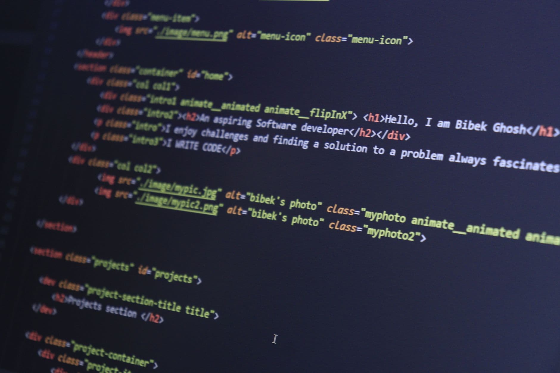 Imagen ilustrativa sobre Mistral migra 40.000 líneas de código Fortran 77 a C++ para